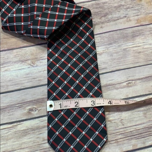 chereskin Black & Red chain Link Tie - Picture 3 of 3